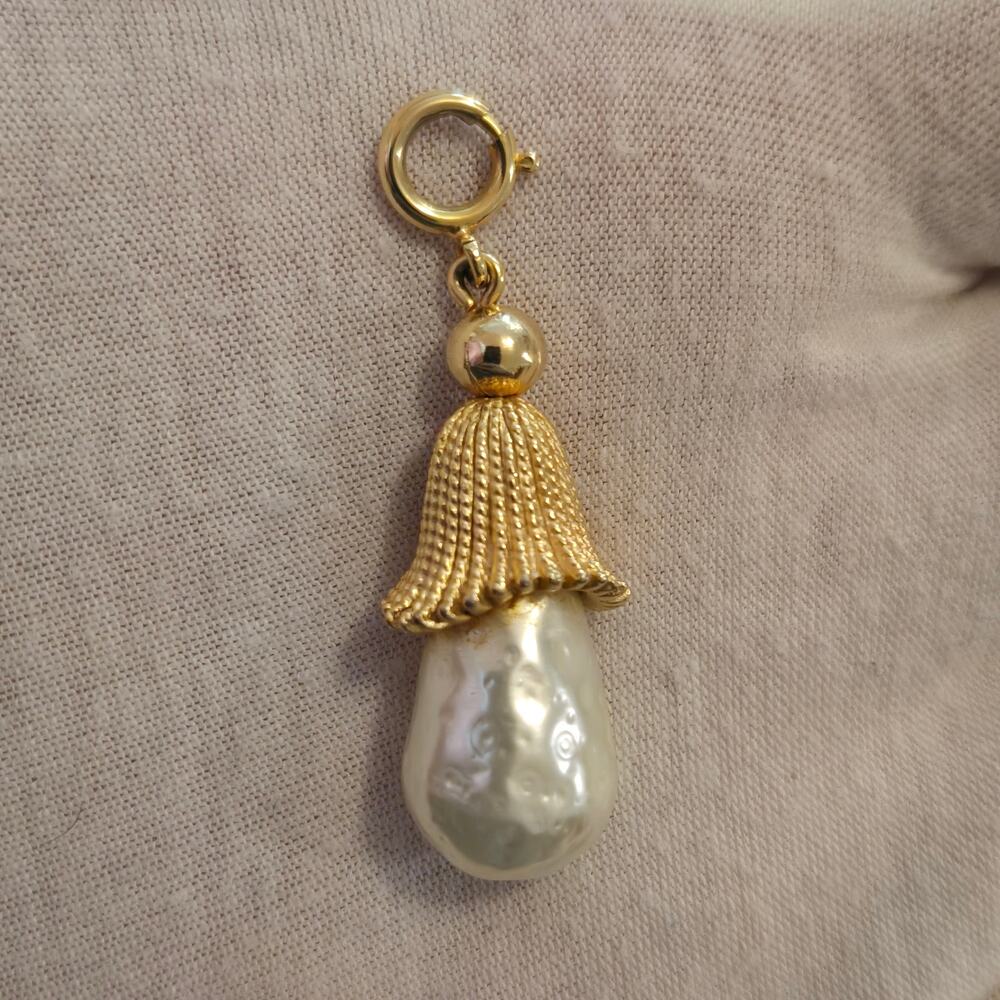 Vtg Sarah Coventry Fashion Parade Pearl Mushroom Pendant Charm Gold Tone